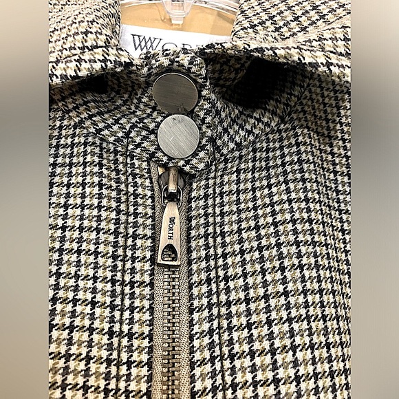 Worth, Size 4, wool/nylon, plaid/camel body w/black sleeves, excellent condition - Picture 9 of 10